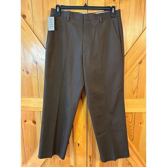 Dockers D3 Classic Fit Size 32x29 Iron Free Khaki Pants Flat Front Brown nwt (44 - Picture 1 of 6